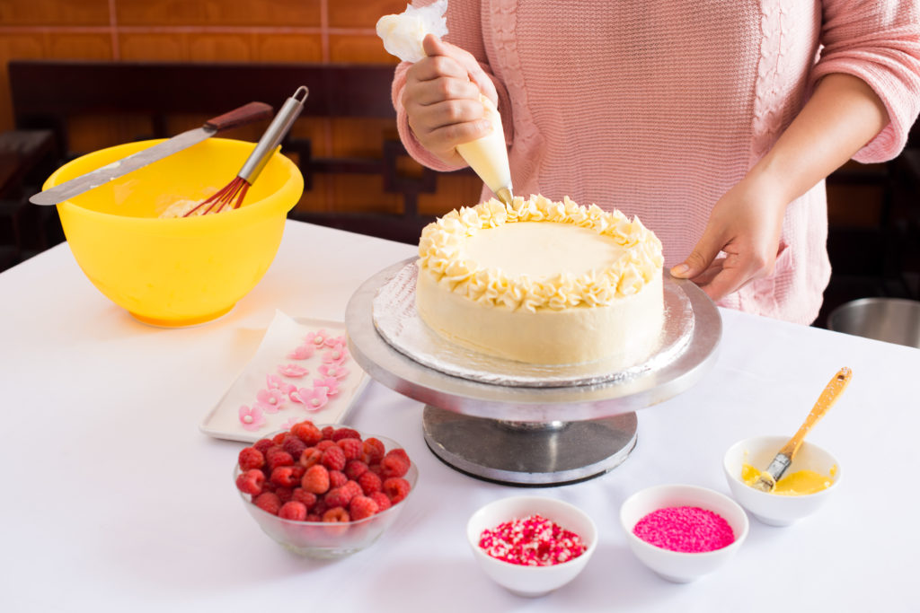 lazy susan cake decorating To Bake Your Fantasy 